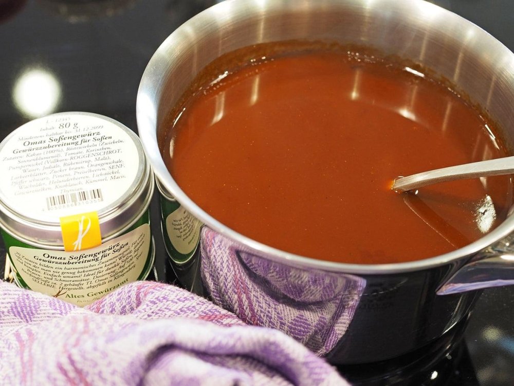Braune Grundsoße aus Kalbsknochen - Omas Soßengewürz: Altes Gewürzamt Braune Grundsoße aus Kalbsknochen - Omas Soßengewürz: Altes Gewürzamt