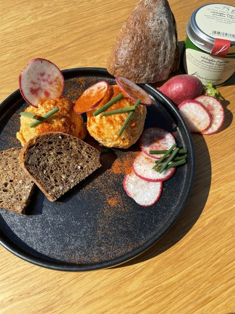 Obatzter mit frischem Brot - www.altesgewuerzamt.de