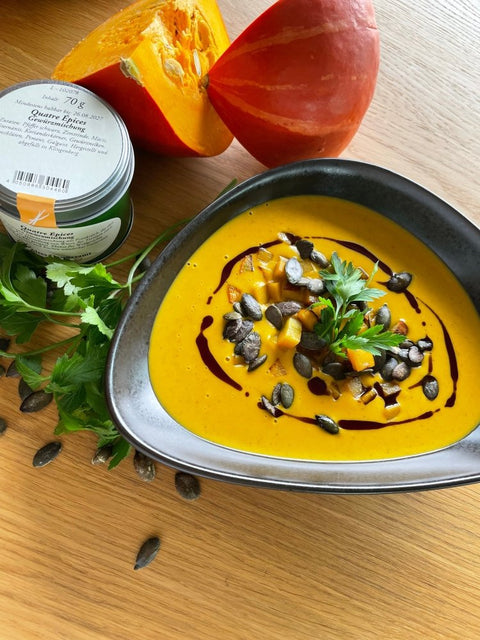 Süppchen vom Hokkaidokürbis mit Quatre Épices - www.altesgewuerzamt.de