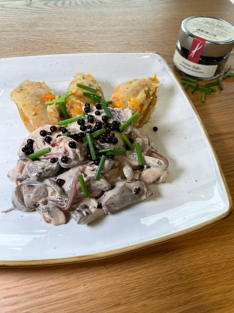 Beef Stroganoff mit frisch fermentiertem Pfeffer und Karotten-Kartoffelstampf - www.altesgewuerzamt.de