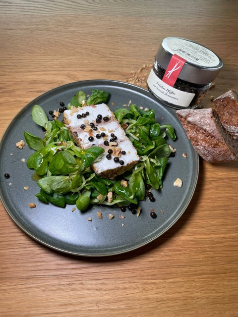 Ziegenkäse mit Birnen, Walnüssen und frischem Pfeffer mit Meersalz fermentiert - www.altesgewuerzamt.de