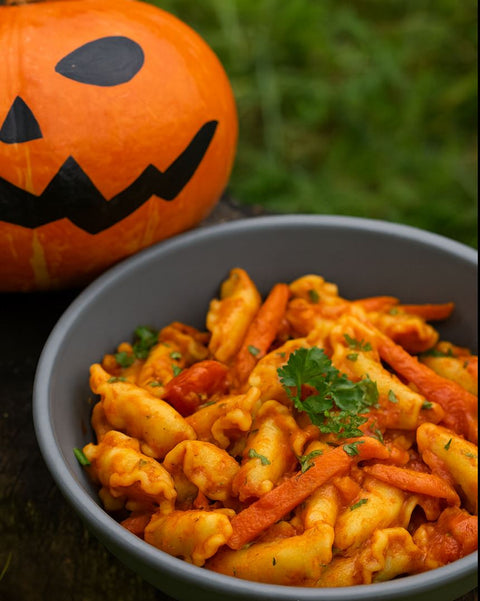 Pasta "Tulpen" mit Hokkaidokürbis und Tomaten