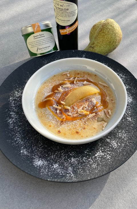 Topfengratin mit karamellisierter Williams-Christbirne und Quatre Epice - www.altesgewuerzamt.de