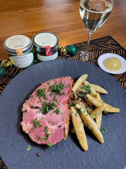 Kassler Rippchen mit Champagnerkraut, frischer Pfeffer fermentiert und Schupfnudeln - www.altesgewuerzamt.de