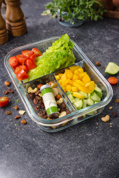 Bunter Salat mit Honigsenf Dressing und Nüssen