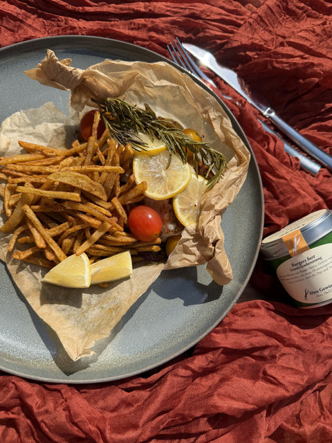 Kabeljau im Pergament mit Pommes Allumettes und Burgers Best