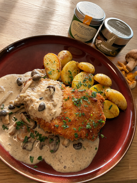 Pilzrahm-Schnitzel mit Röstkartoffeln und Würzpaste Pilz