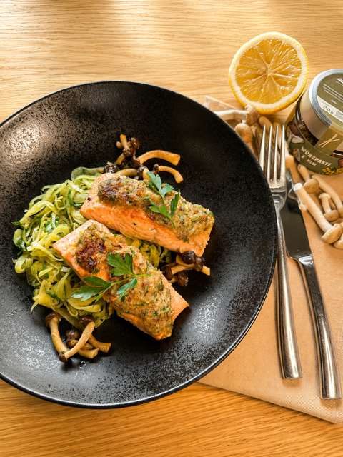 Lachsfilet mit Pilzbutter gratiniert und Fenchelsalat