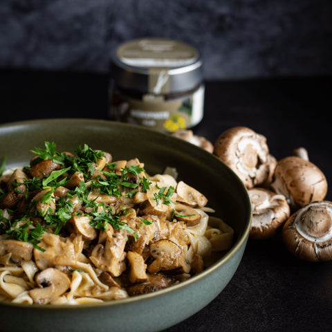 Tagliatelle mit Pilzrahmsauce und Würzpaste „Pilze“
