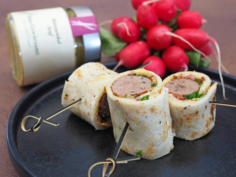 Fränkischer Bratwurst-Wrap mit Röstzwiebel-Senf - www.altesgewuerzamt.de