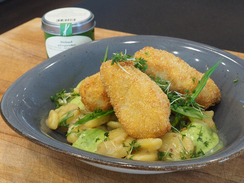 Kartoffelsalat mit Vadouvan und Backfisch vom Kabeljau mit Bärlauchmayonnaise - www.altesgewuerzamt.de